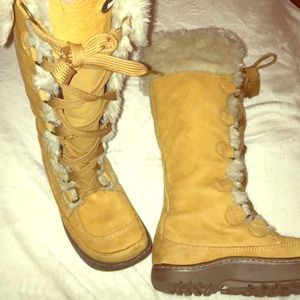 EARTH (Brand) Long tie-up Boots size 8B